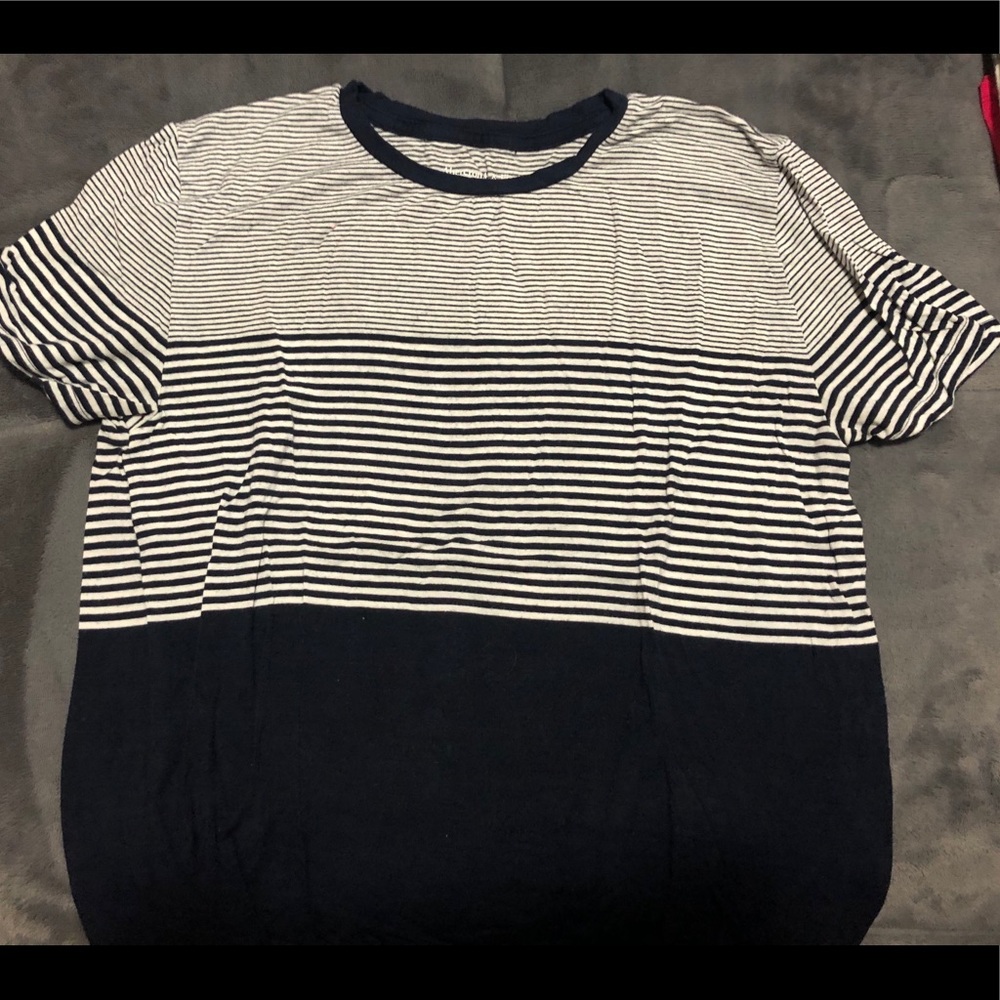 Tri patterned black and white striped tshirt